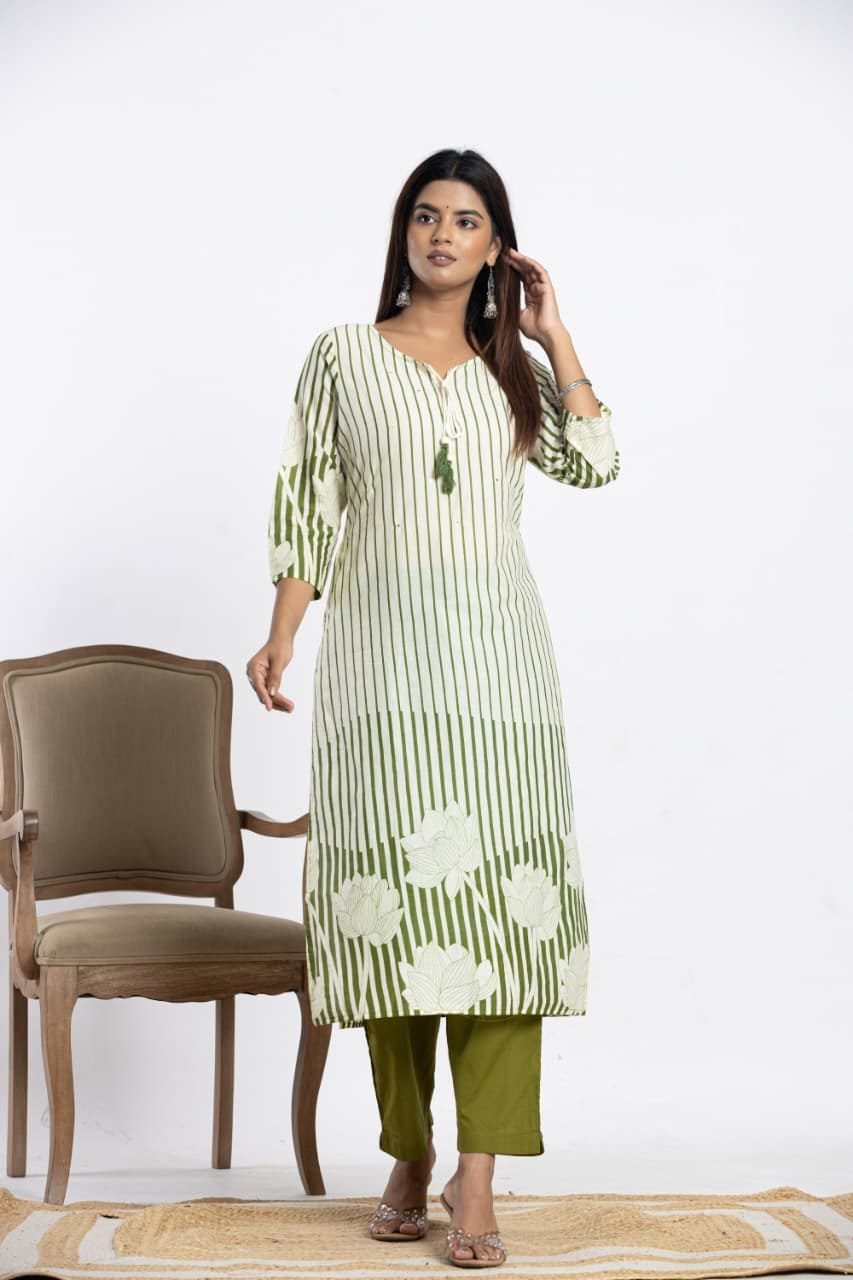 Kurti Shop Women's Pure Cotton Striped Straight Kurta with Trousers/Pants and Printed Dupatta Set view 5