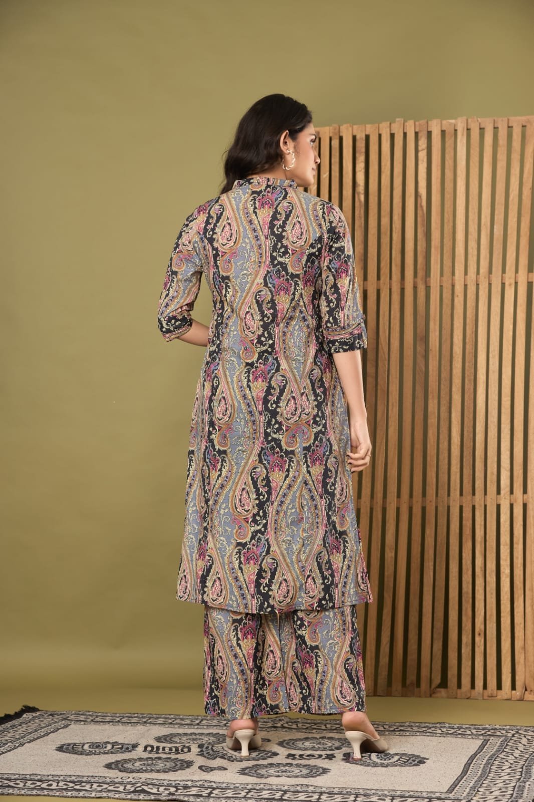 The Kurti Shop Women's Paisley Printed Cotton Straight Kurti with Palazzo/Pant Set view 6