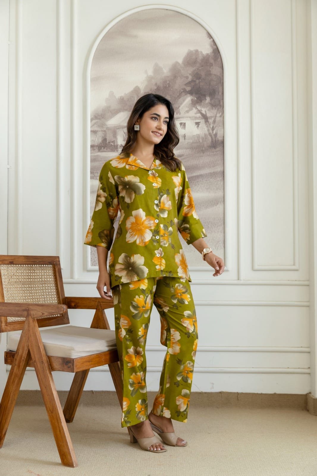Women Floral Printed Co-Ord Set with Collared Kurta Top & Straight Pants | The Kurti Shop view 2