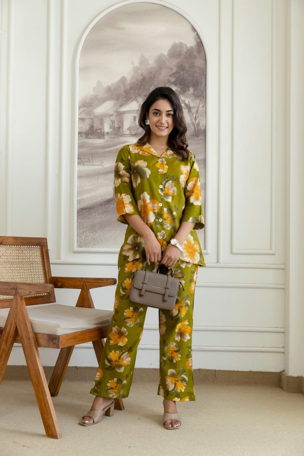 Women Floral Printed Co-Ord Set with Collared Kurta Top & Straight Pants | The Kurti Shop view 3