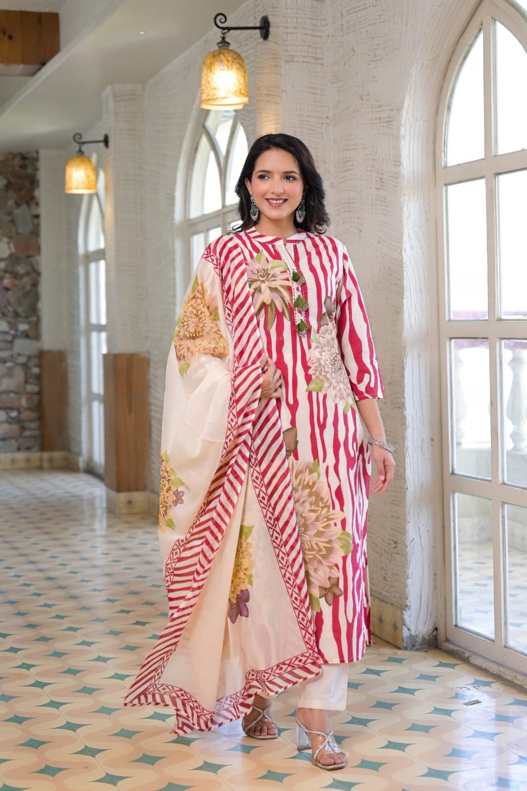 Women Floral Printed Straight Kurta with Pants – Stylish 3 Piece Ethnic Set view 2