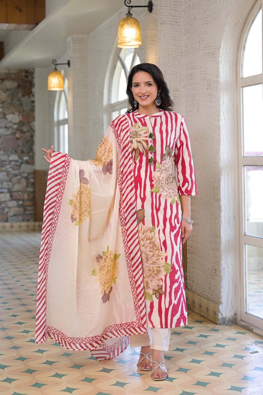 Women Floral Printed Straight Kurta with Pants – Stylish 3 Piece Ethnic Set view 5