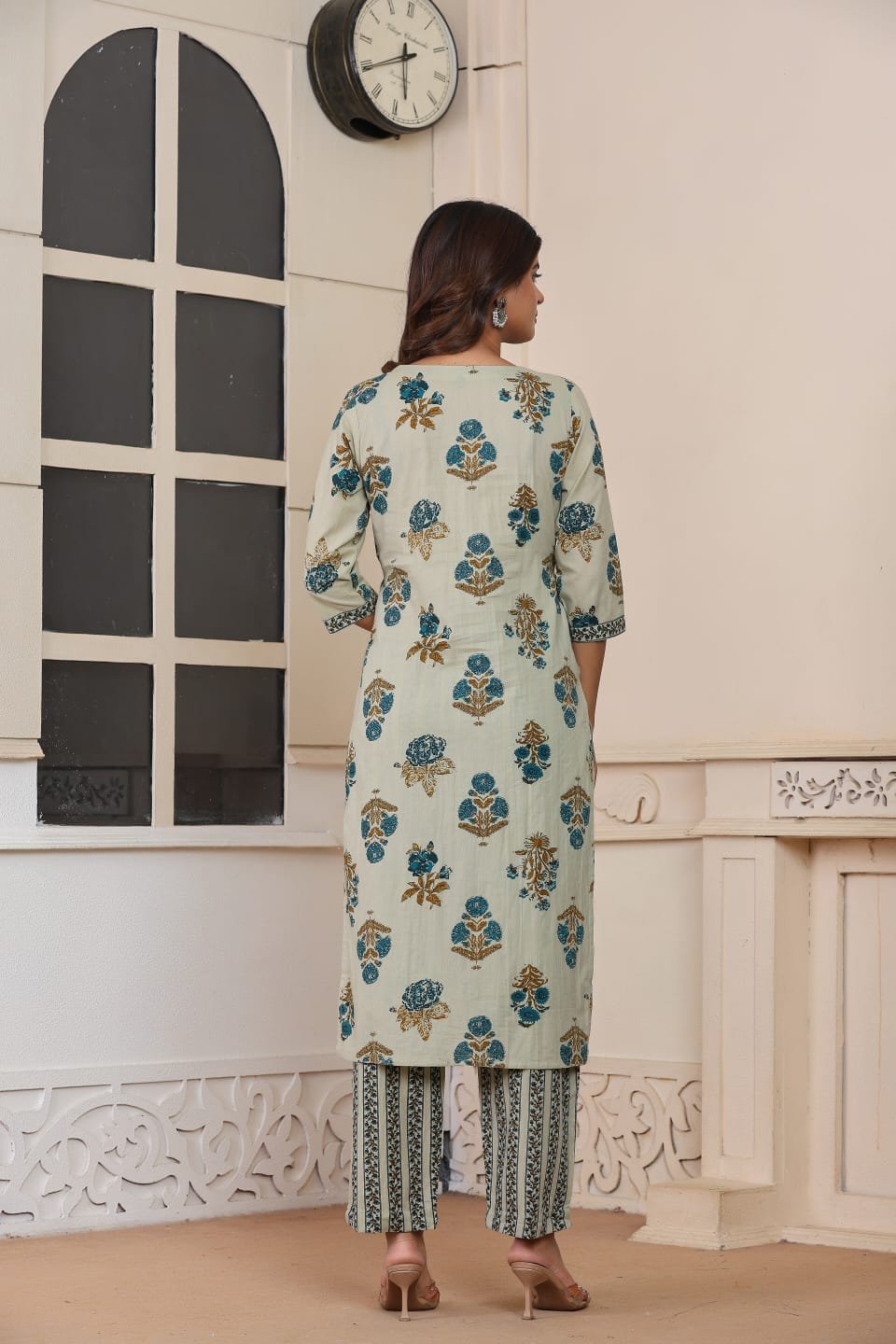 Women’s Printed Straight Kurta Pant Dupatta Set view 4