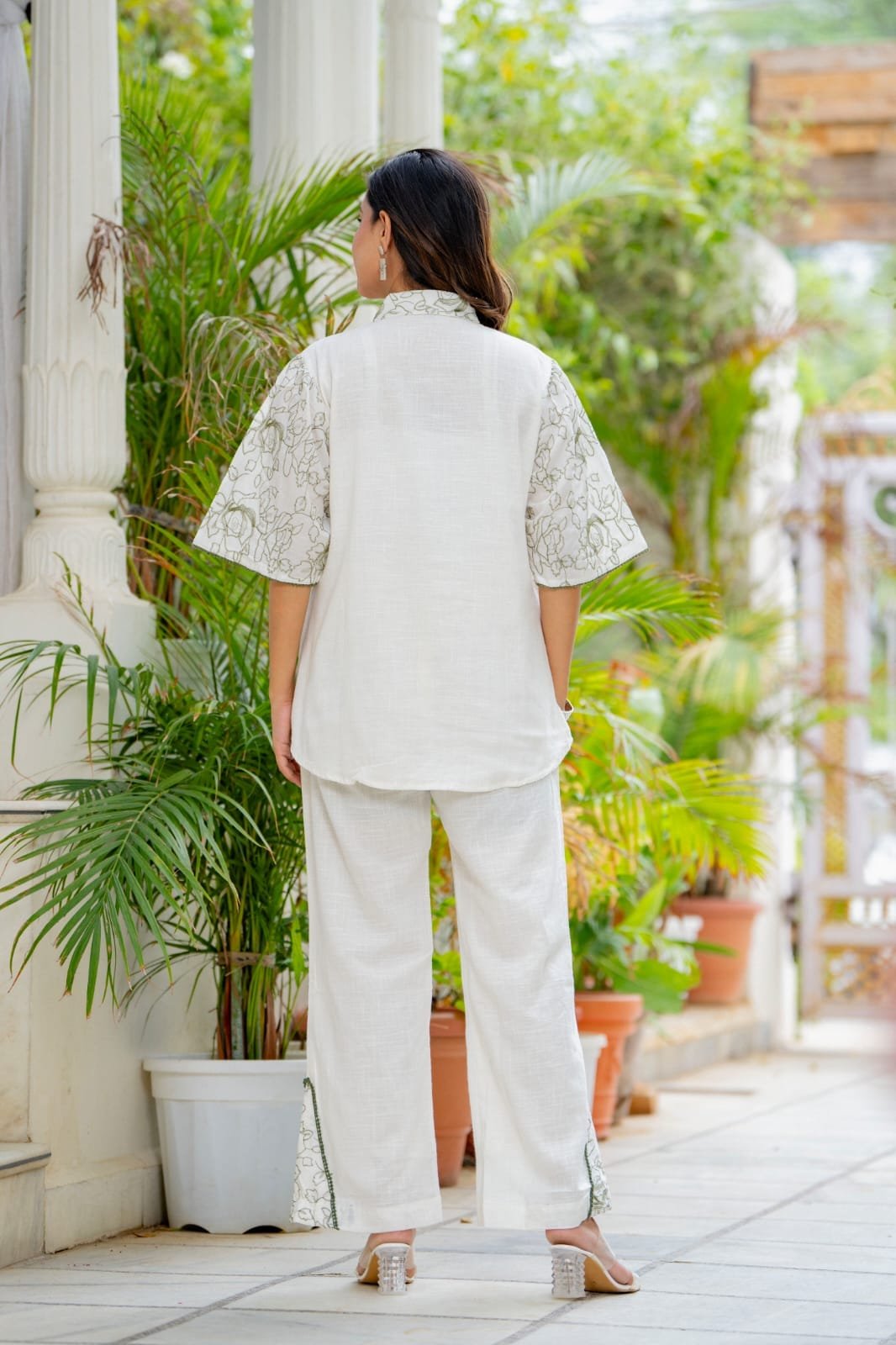 Women’s White Floral Printed Kurta Pant Set view 3